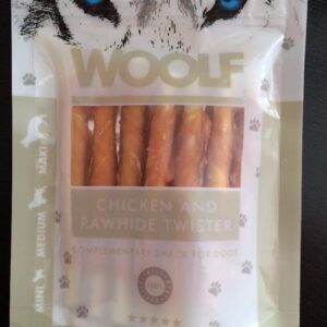 Pamlsok Woolf Dog Chicken & Rawhide Twister 100 g